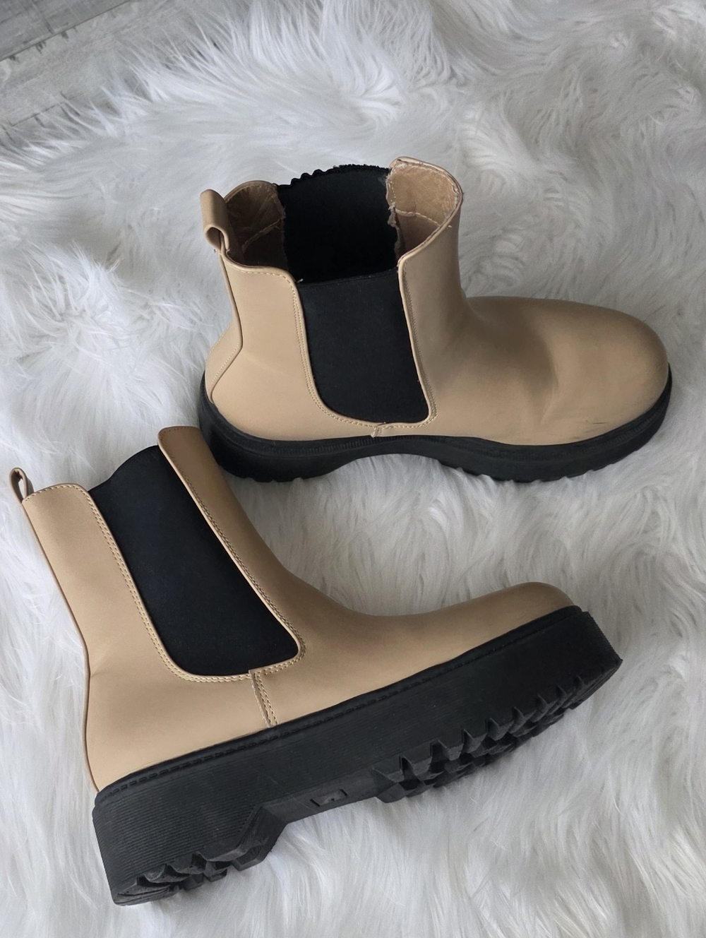 MIA Boots Womens 7.5 M Leisha Lug Sole Chelsea Pull On Beige Faux Leather